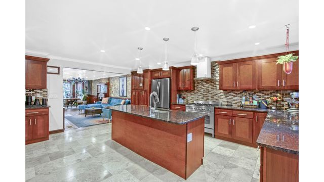 916 PUTNAM Avenue, New York City, NY 11221