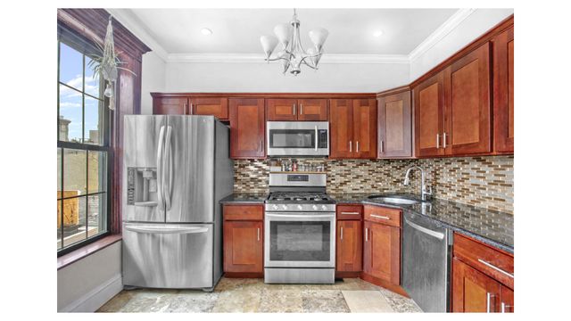 916 PUTNAM Avenue, New York City, NY 11221