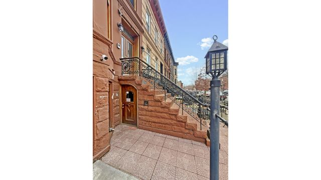 916 PUTNAM Avenue, New York City, NY 11221