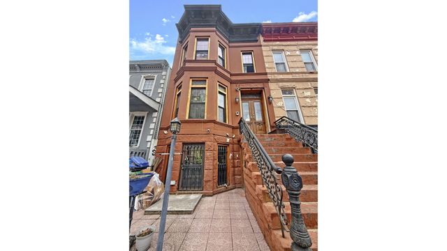 916 PUTNAM Avenue, New York City, NY 11221