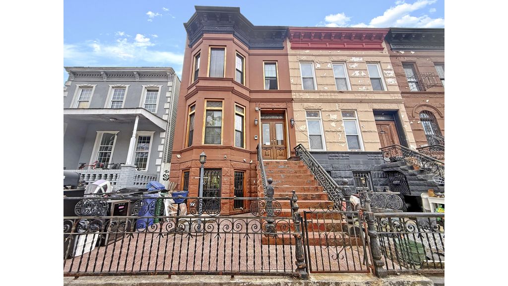 916 PUTNAM Avenue, New York City, NY 11221
