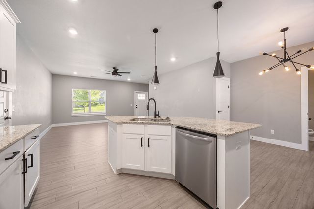 334 W Kinniburgh Drive, Farmington, AR 72730