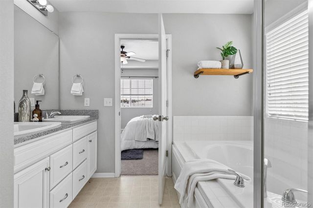 7460 S Old Hammer Way, Aurora, CO 80016