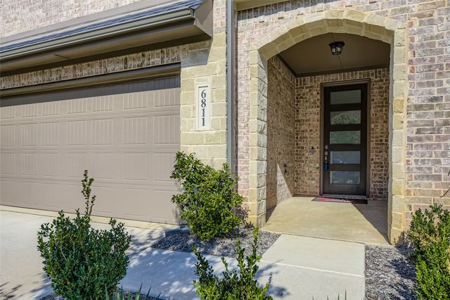 6811 Joelene Rae Drive, Arlington, TX 76001