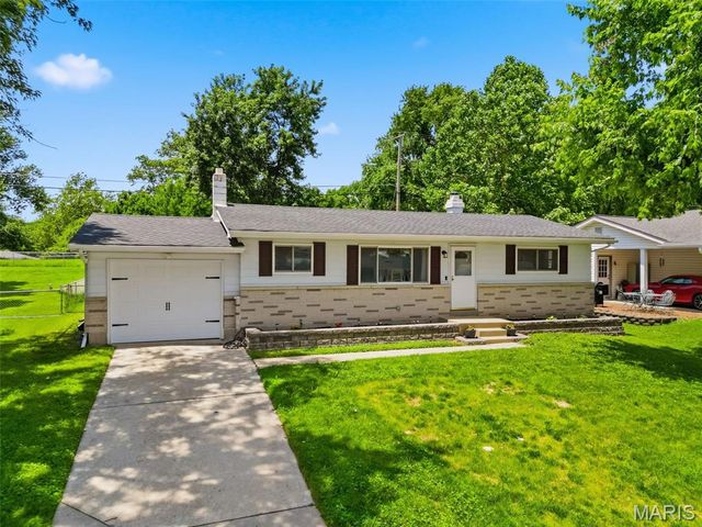 1607 Barbara Drive, St Charles, MO 63303
