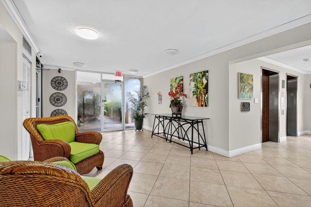 5340 NW 2nd Avenue 421, Boca Raton, FL 33487