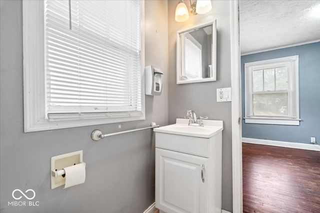 3707 Rockville Road, Indianapolis, IN 46222