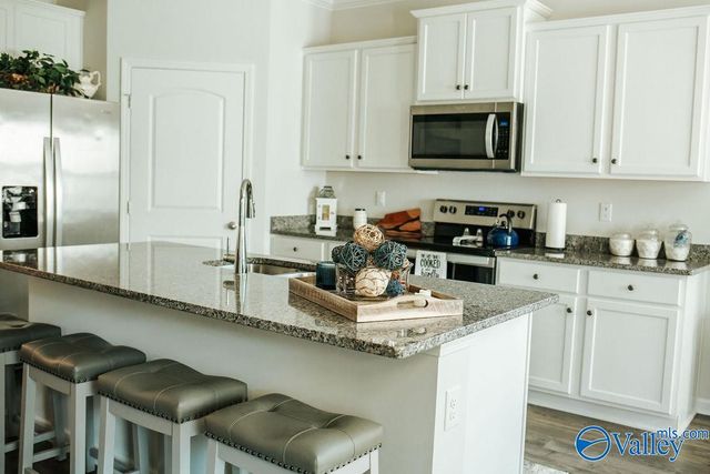 534 SW Wolf Trace, Hartselle, AL 35640