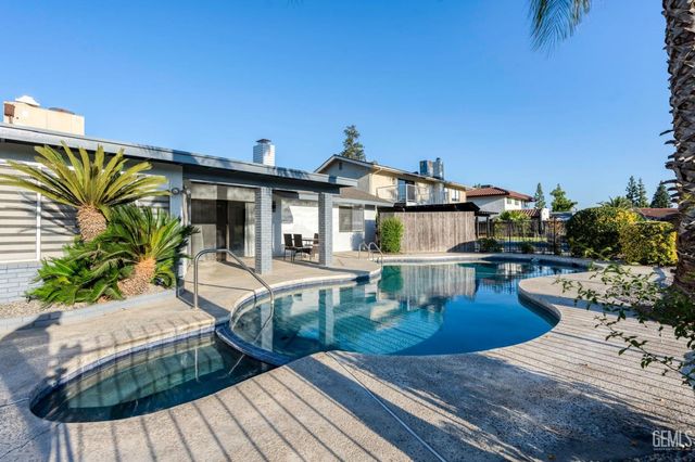 6500 Landfair Drive, Bakersfield, CA 93309