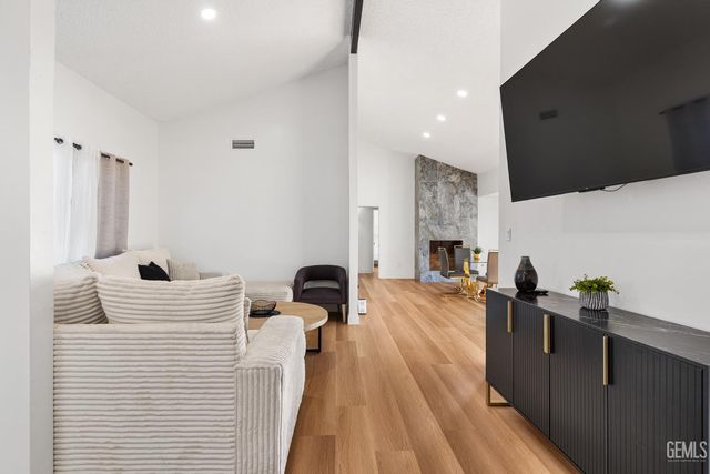 6500 Landfair Drive, Bakersfield, CA 93309