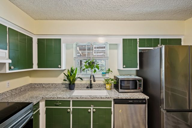 465 Rockwood Dr, Hermitage, TN 37076