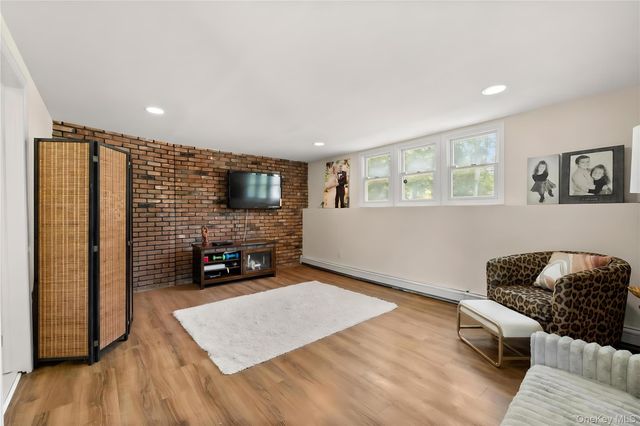 236 Windsor Avenue, Brightwaters, NY 11718