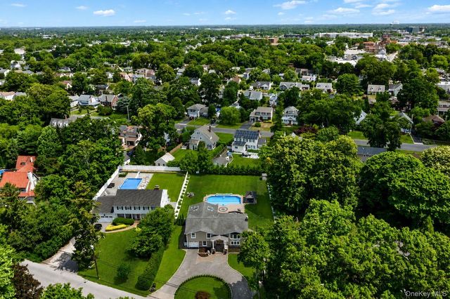 236 Windsor Avenue, Brightwaters, NY 11718