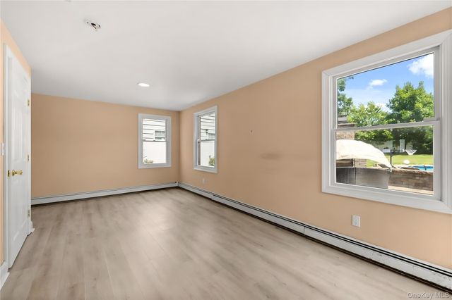 236 Windsor Avenue, Brightwaters, NY 11718