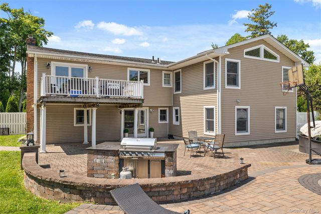 236 Windsor Avenue, Brightwaters, NY 11718