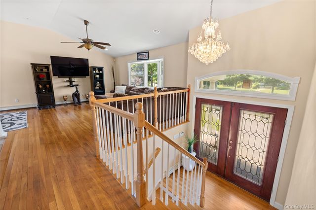 236 Windsor Avenue, Brightwaters, NY 11718
