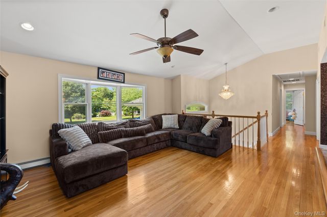 236 Windsor Avenue, Brightwaters, NY 11718