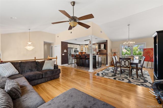 236 Windsor Avenue, Brightwaters, NY 11718