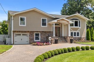 236 Windsor Avenue, Brightwaters, NY 11718