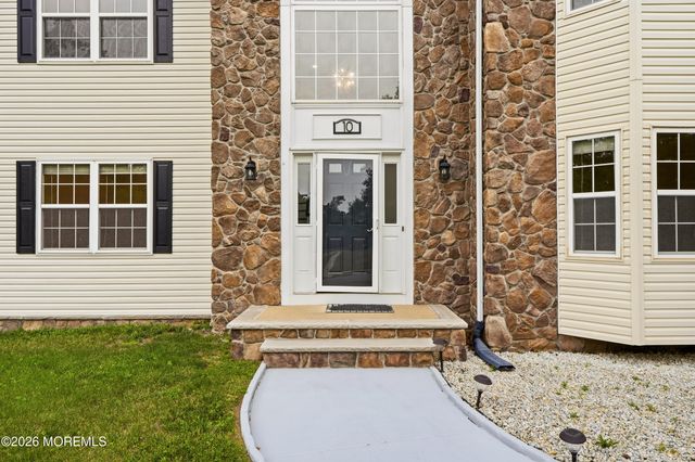 10 Etty Drive, Manchester, NJ 08759