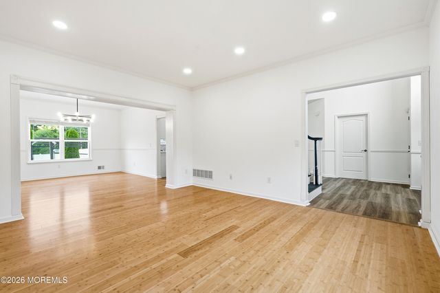 10 Etty Drive, Manchester, NJ 08759