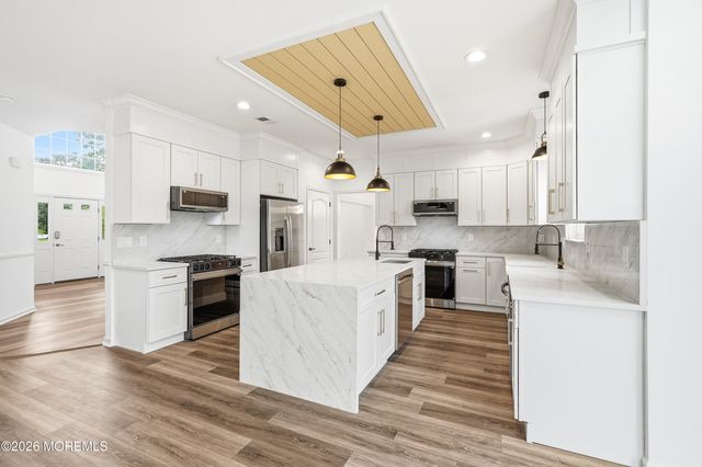 10 Etty Drive, Manchester, NJ 08759