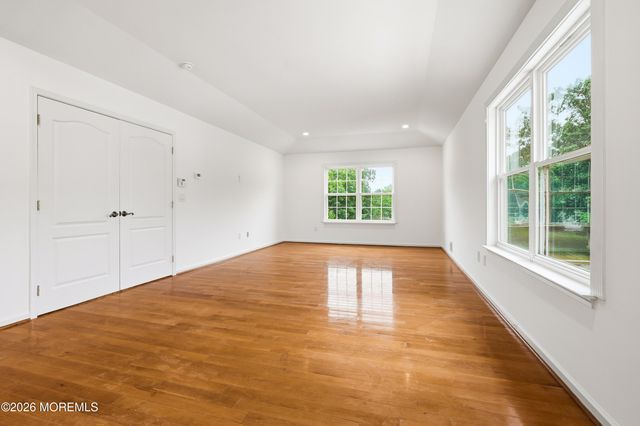 10 Etty Drive, Manchester, NJ 08759