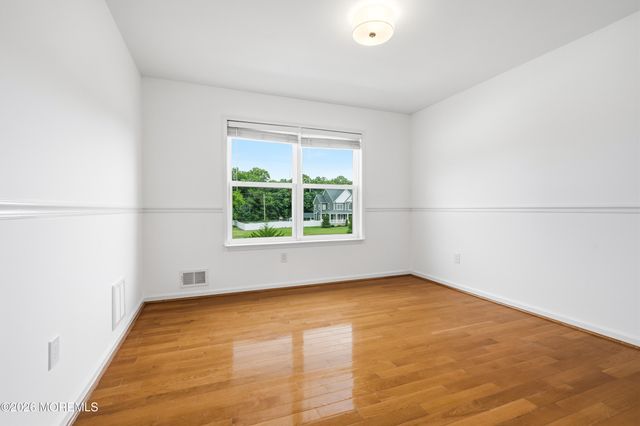 10 Etty Drive, Manchester, NJ 08759
