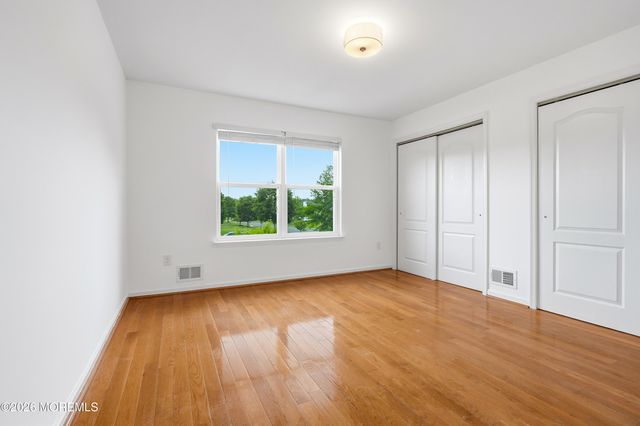 10 Etty Drive, Manchester, NJ 08759