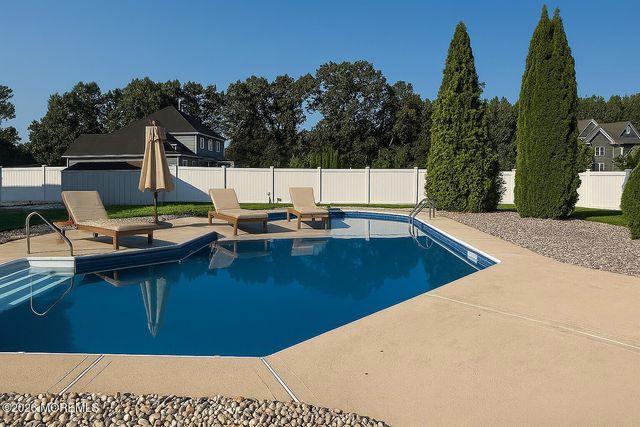 10 Etty Drive, Manchester, NJ 08759