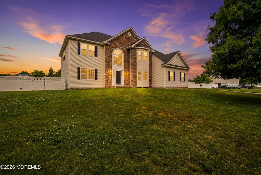 10 Etty Drive, Manchester, NJ 08759