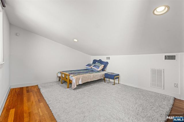 7 Oakdene Terrace, Edgewater, NJ 07020
