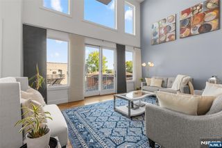 7 Oakdene Terrace, Edgewater, NJ 07020