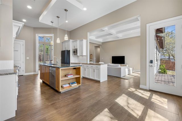 1017 S Quinlan Park RD, Austin, TX 78732