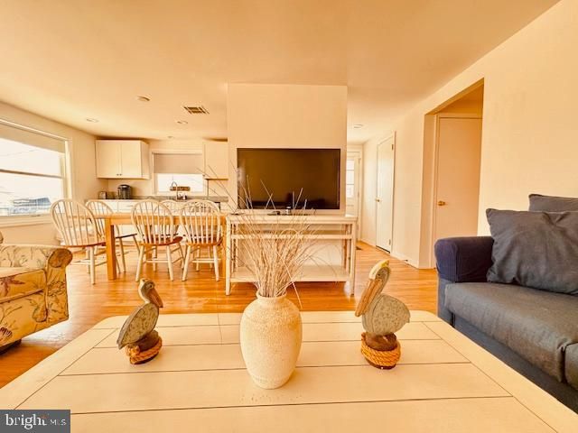 5 E 73RD ST, Harvey Cedars, NJ 08008