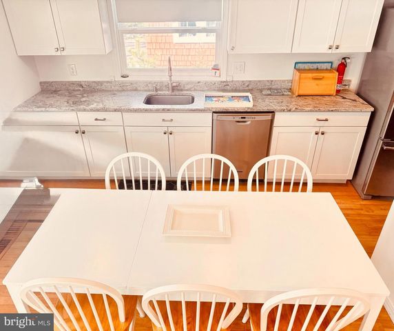 5 E 73RD ST, Harvey Cedars, NJ 08008