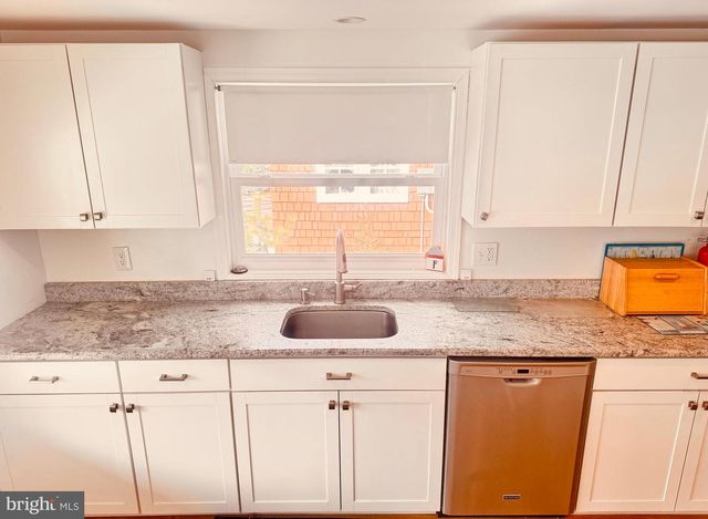 5 E 73RD ST, Harvey Cedars, NJ 08008