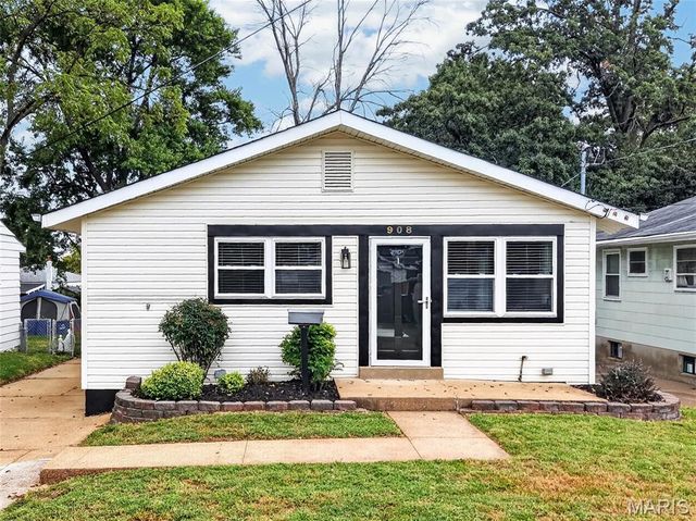 908 Des Peres Drive, St Louis, MO 63131