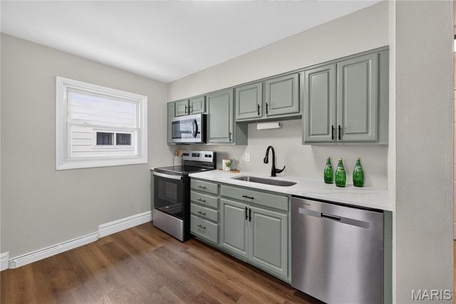 908 Des Peres Drive, St Louis, MO 63131