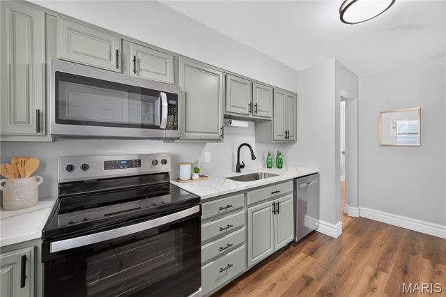 908 Des Peres Drive, St Louis, MO 63131