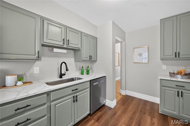 908 Des Peres Drive, St Louis, MO 63131