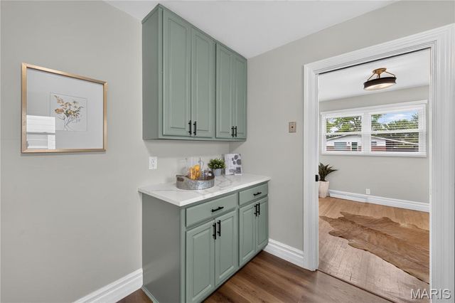 908 Des Peres Drive, St Louis, MO 63131