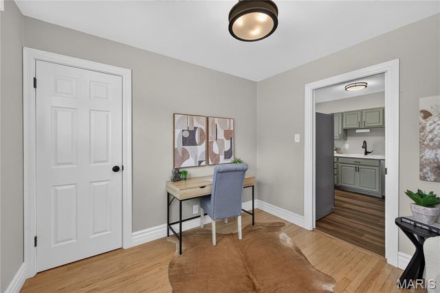 908 Des Peres Drive, St Louis, MO 63131