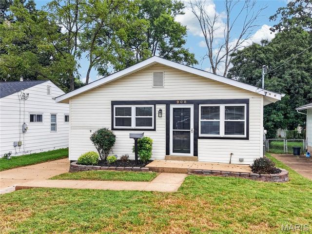 908 Des Peres Drive, St Louis, MO 63131