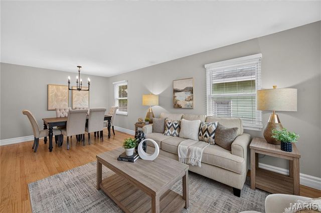 908 Des Peres Drive, St Louis, MO 63131