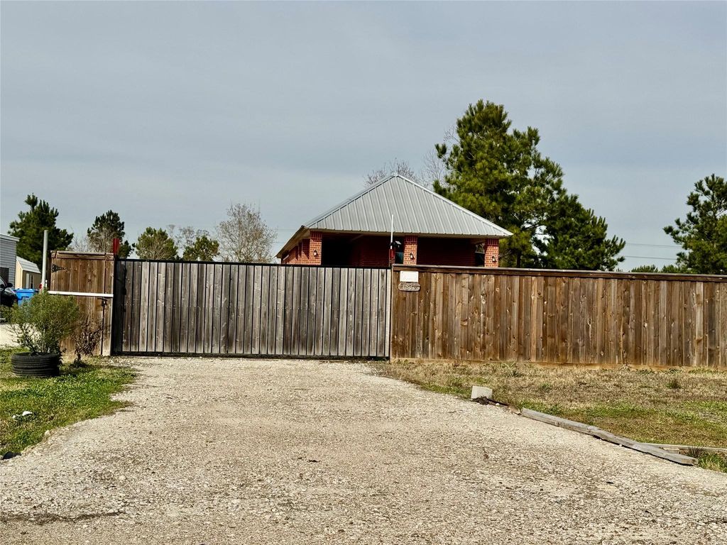 1839 Road 5502, Cleveland, TX 77327