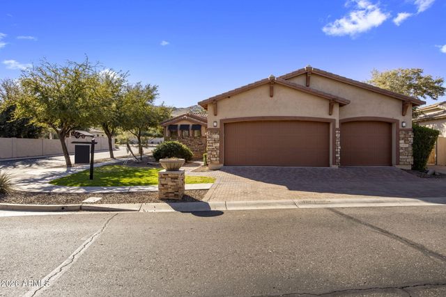 3215 E CONSTANCE Way, Phoenix, AZ 85042