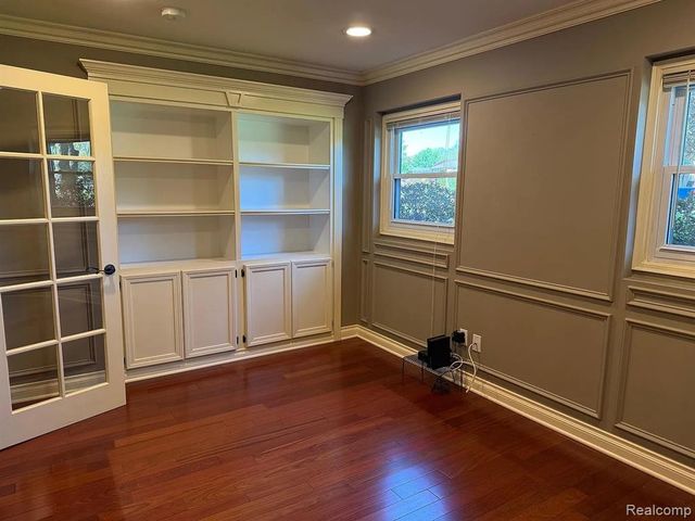 36157 Parklane Circle, Farmington Hills, MI 48335