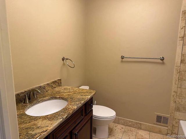 36157 Parklane Circle, Farmington Hills, MI 48335