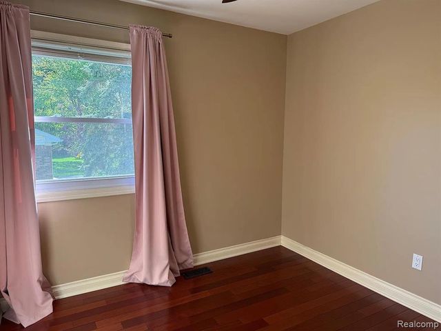 36157 Parklane Circle, Farmington Hills, MI 48335